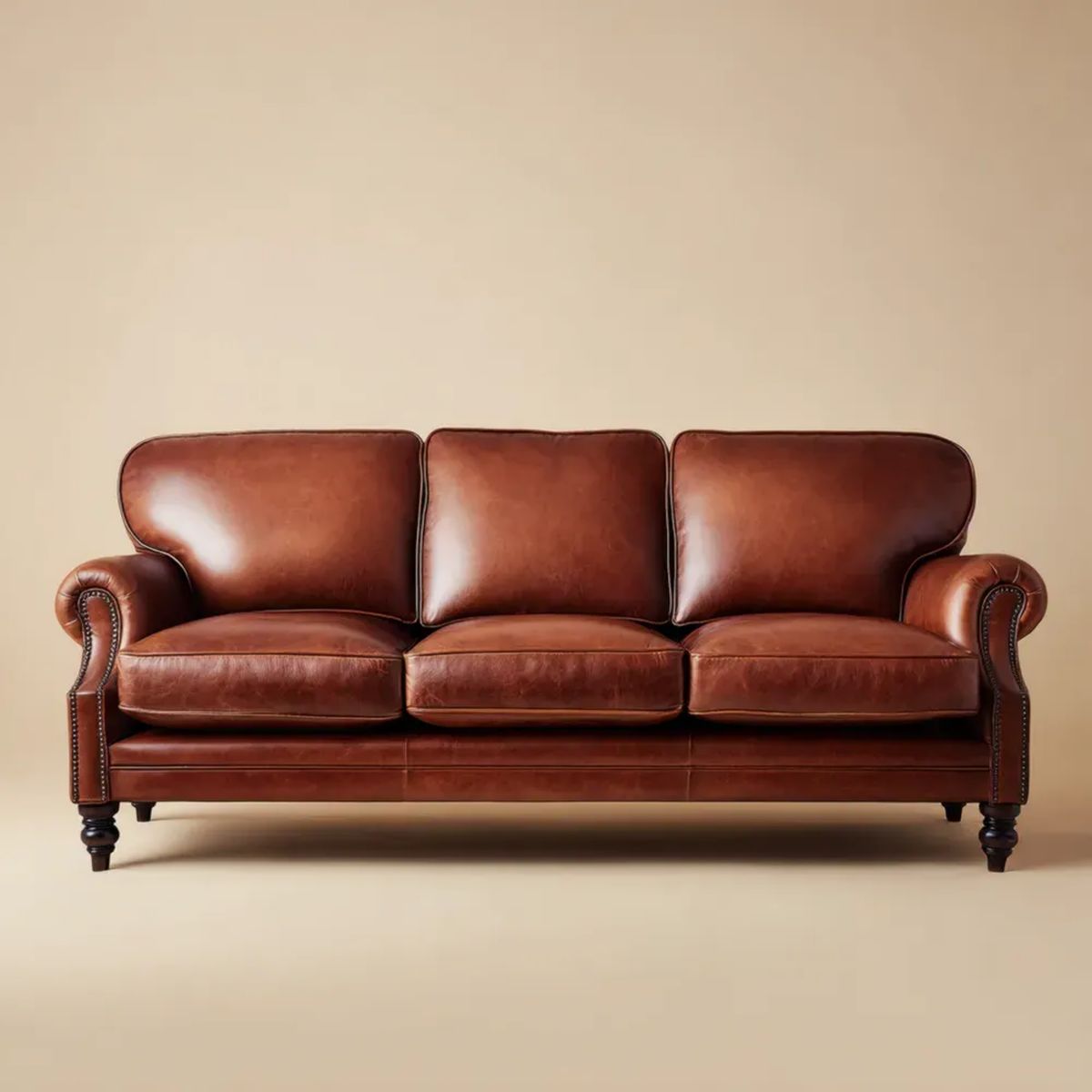 Klasyczna sofa trzyosobowa ze skóry PU, koniakowa, 220 × 95 × 92 cm